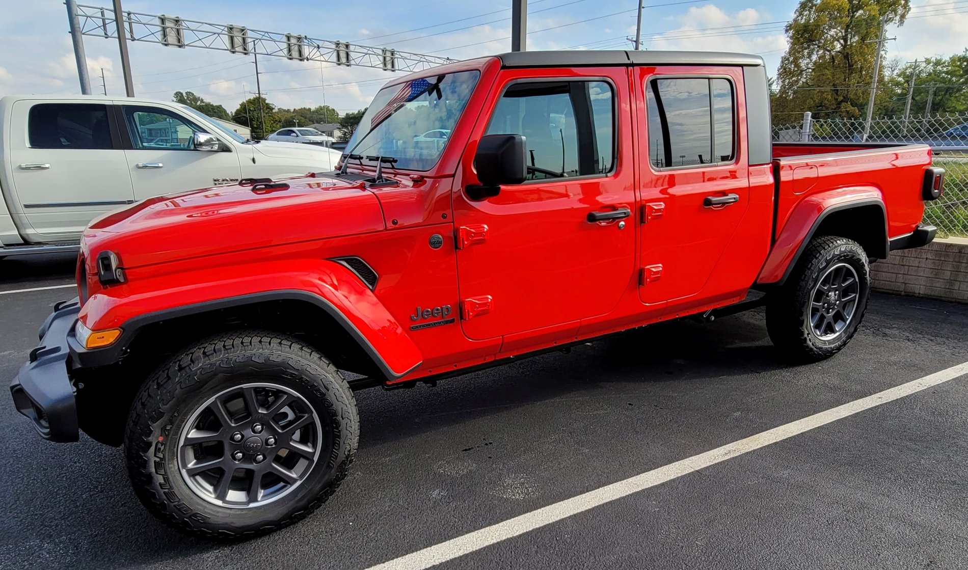 Jeep Gladiator Anyone recently leased their 2021 JT Sport S (or any trim)? 122444838_357222728723613_6440479809565432120_n