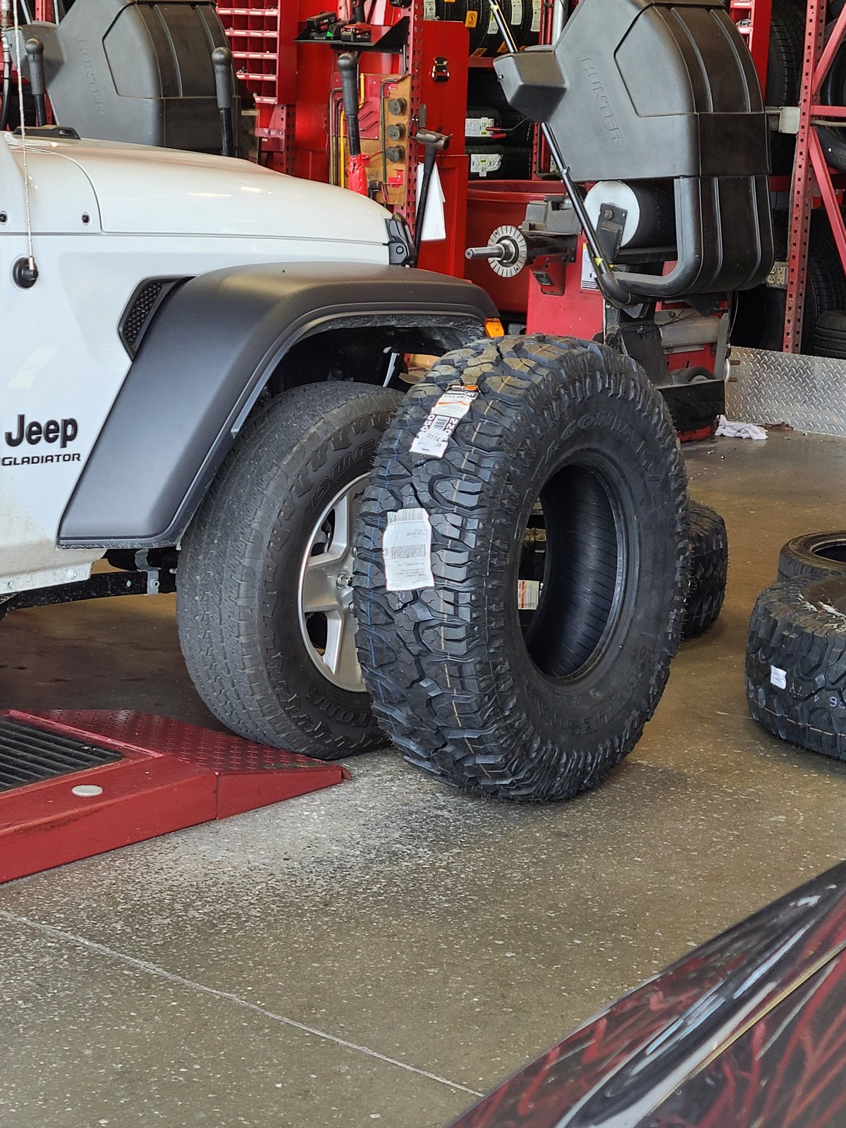 Jeep Gladiator Let's see 'em - Larger tires on Sport S wheels 20200627_155726