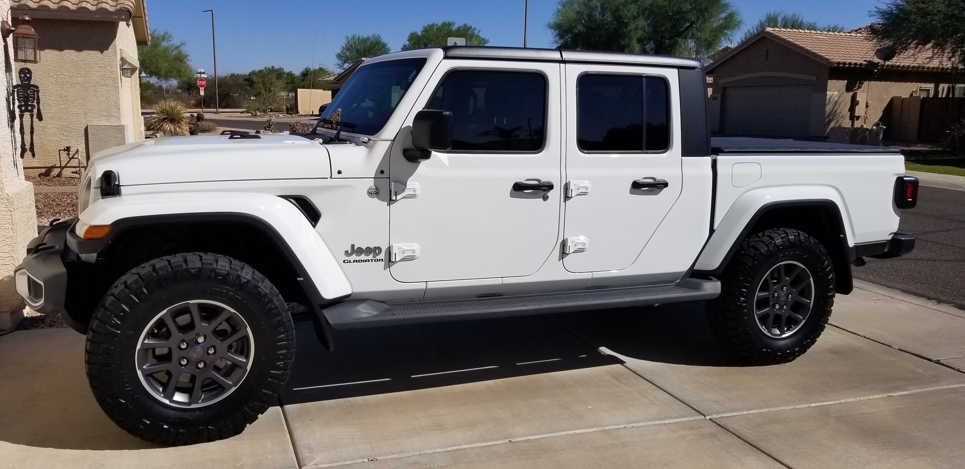 Jeep Gladiator Overland: Mopar lift and mud tire impact? 20201009_140053