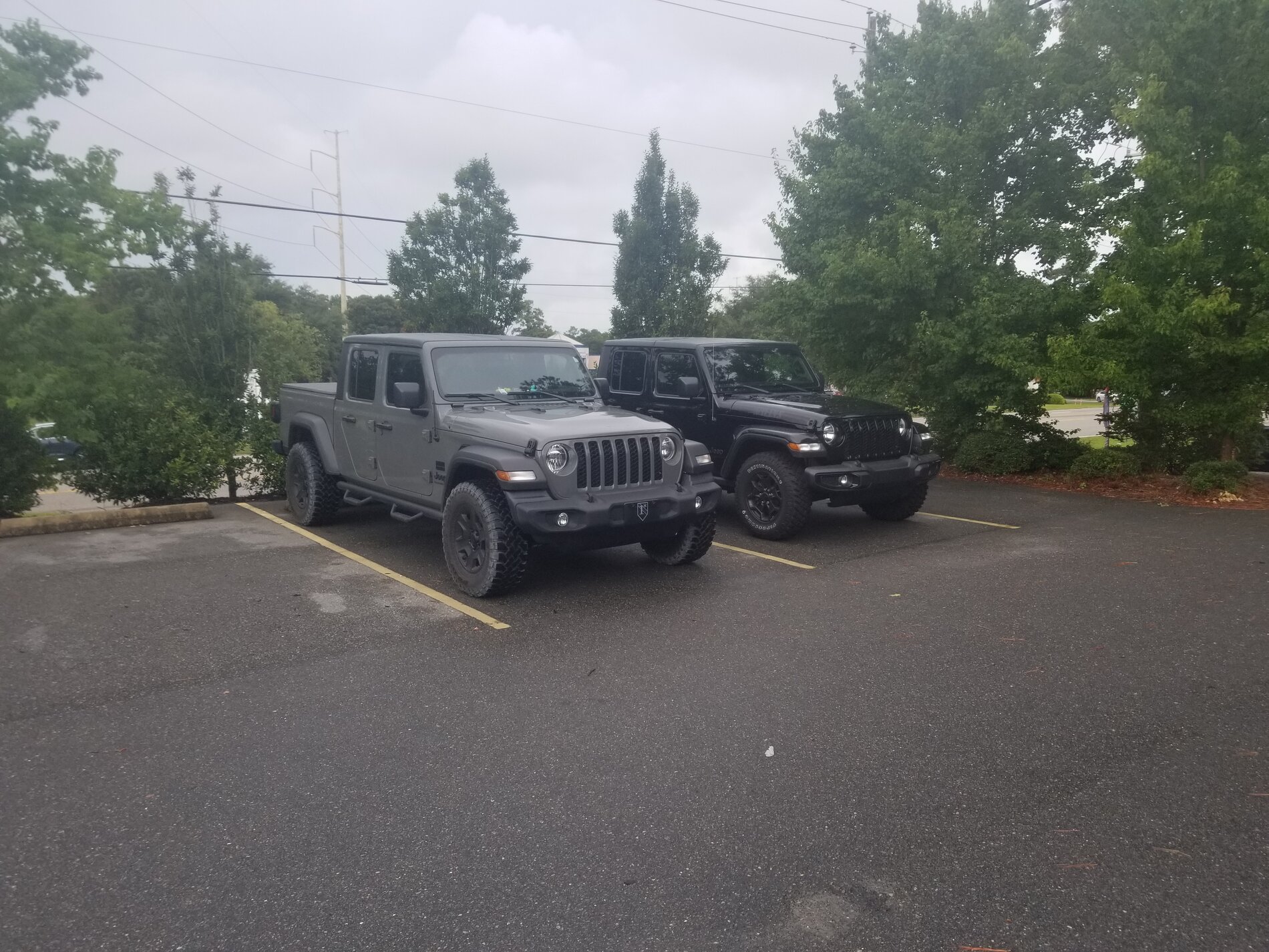 Jeep Gladiator Jeeps Parking Next To Jeeps 20210817_161556