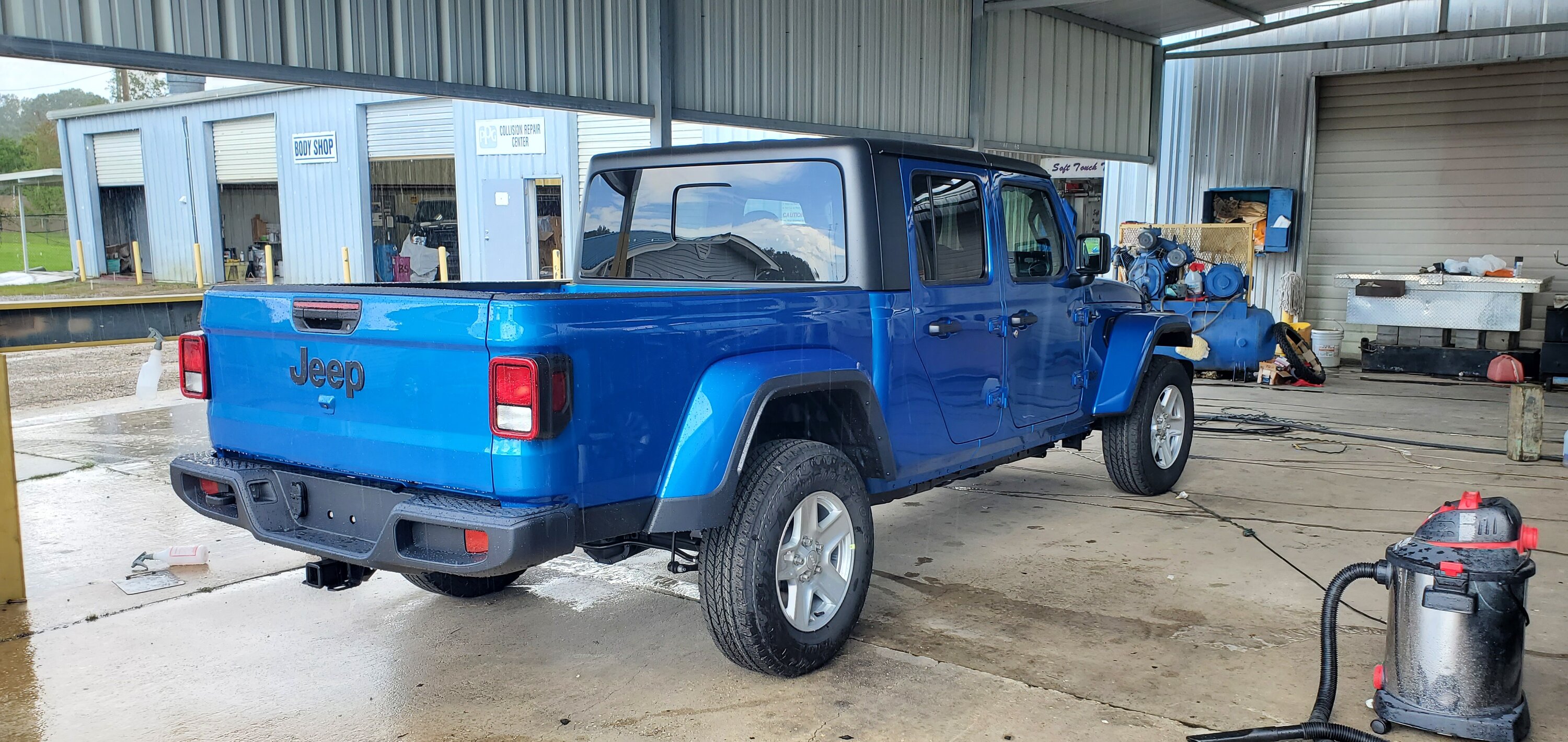 Jeep Gladiator My new '22 Sport (Hydro Blue) 20220805_124450