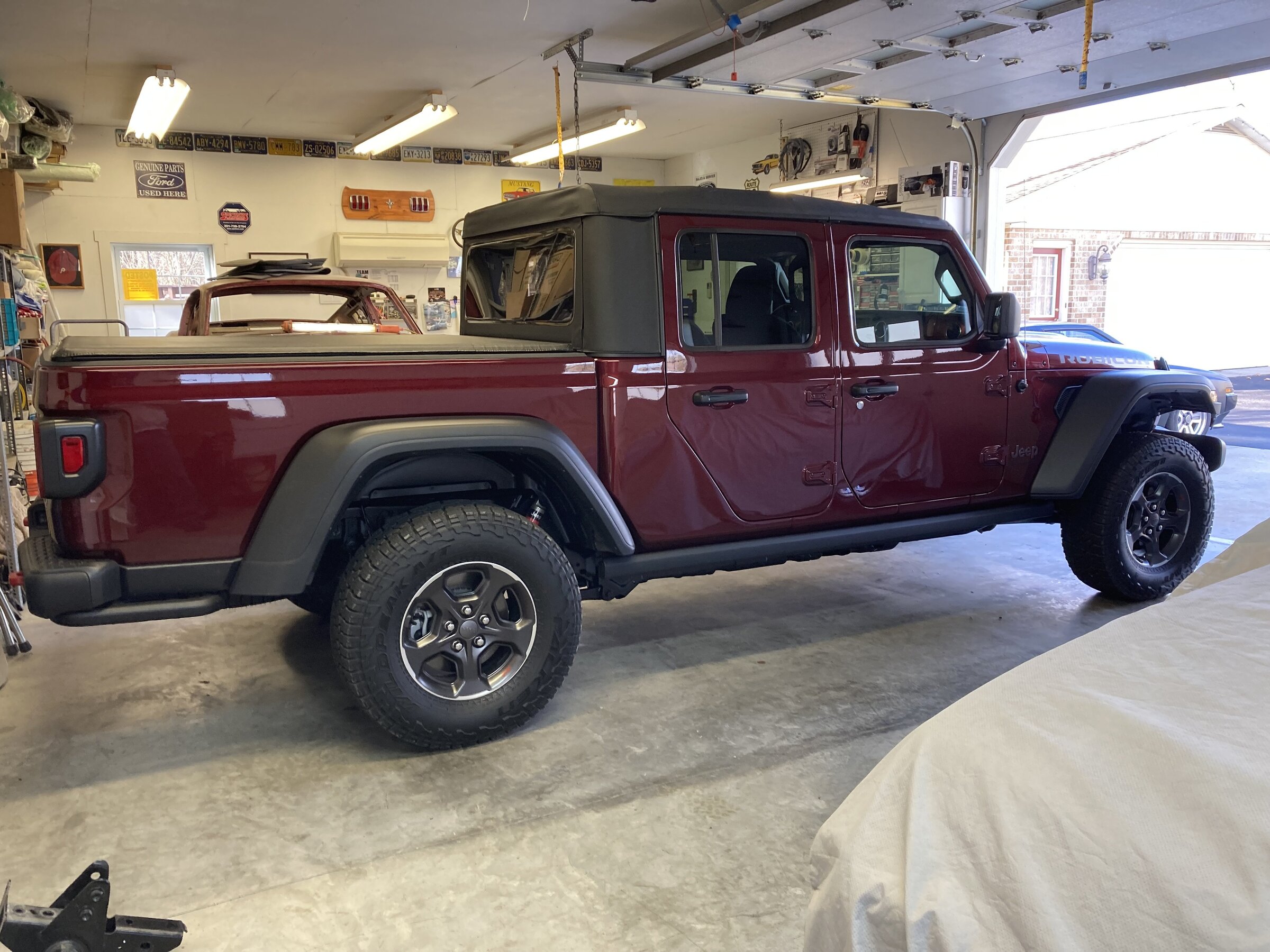 Jeep Gladiator Rubicon with 1.5" Teraflex Leveling Kit and Daystar .75" Rear Spacers full