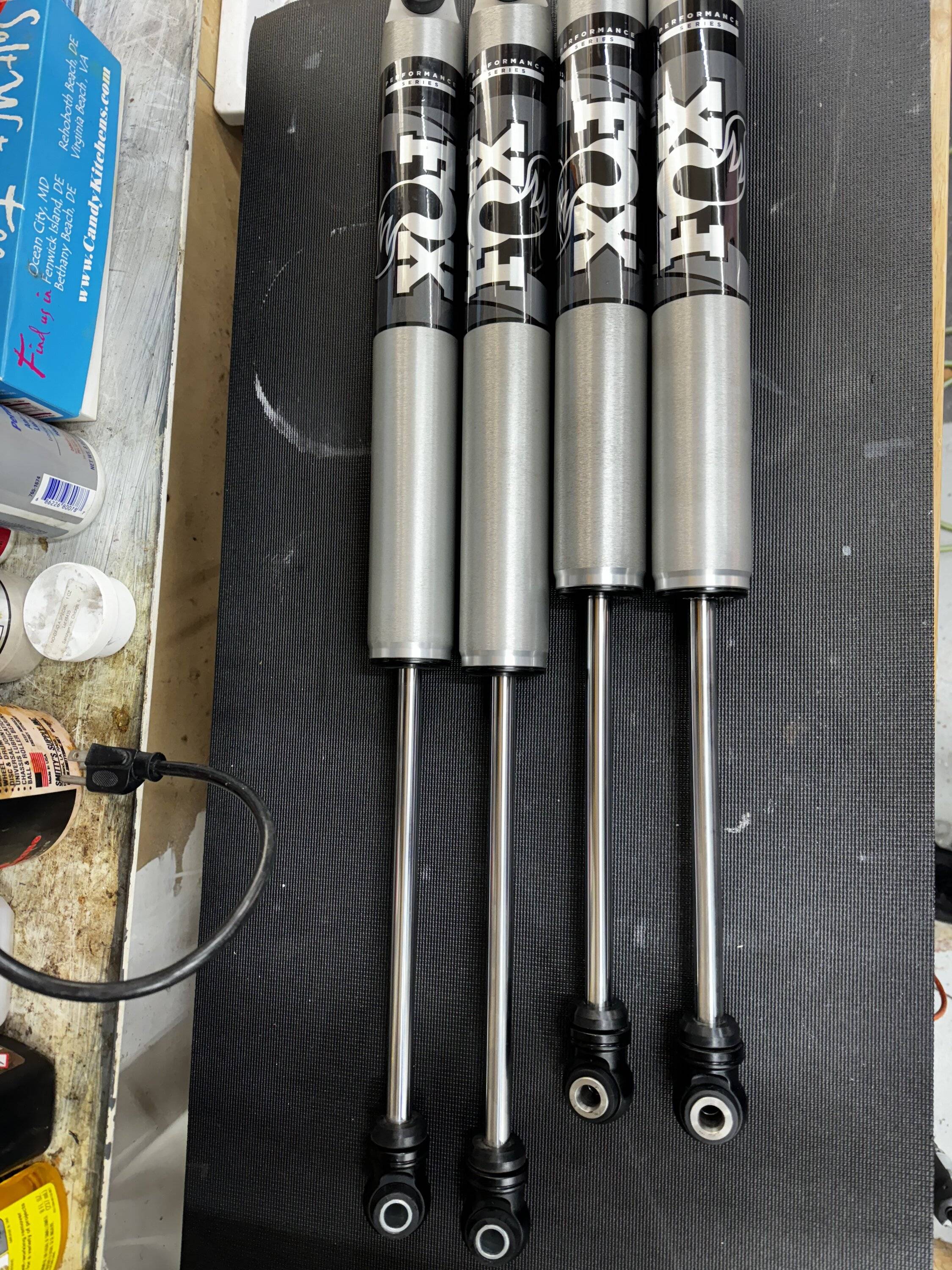 ICON 2020+ Jeep Gladiator JT 2.5in Rear 2.0 Series Aluminum Shocks VS IR