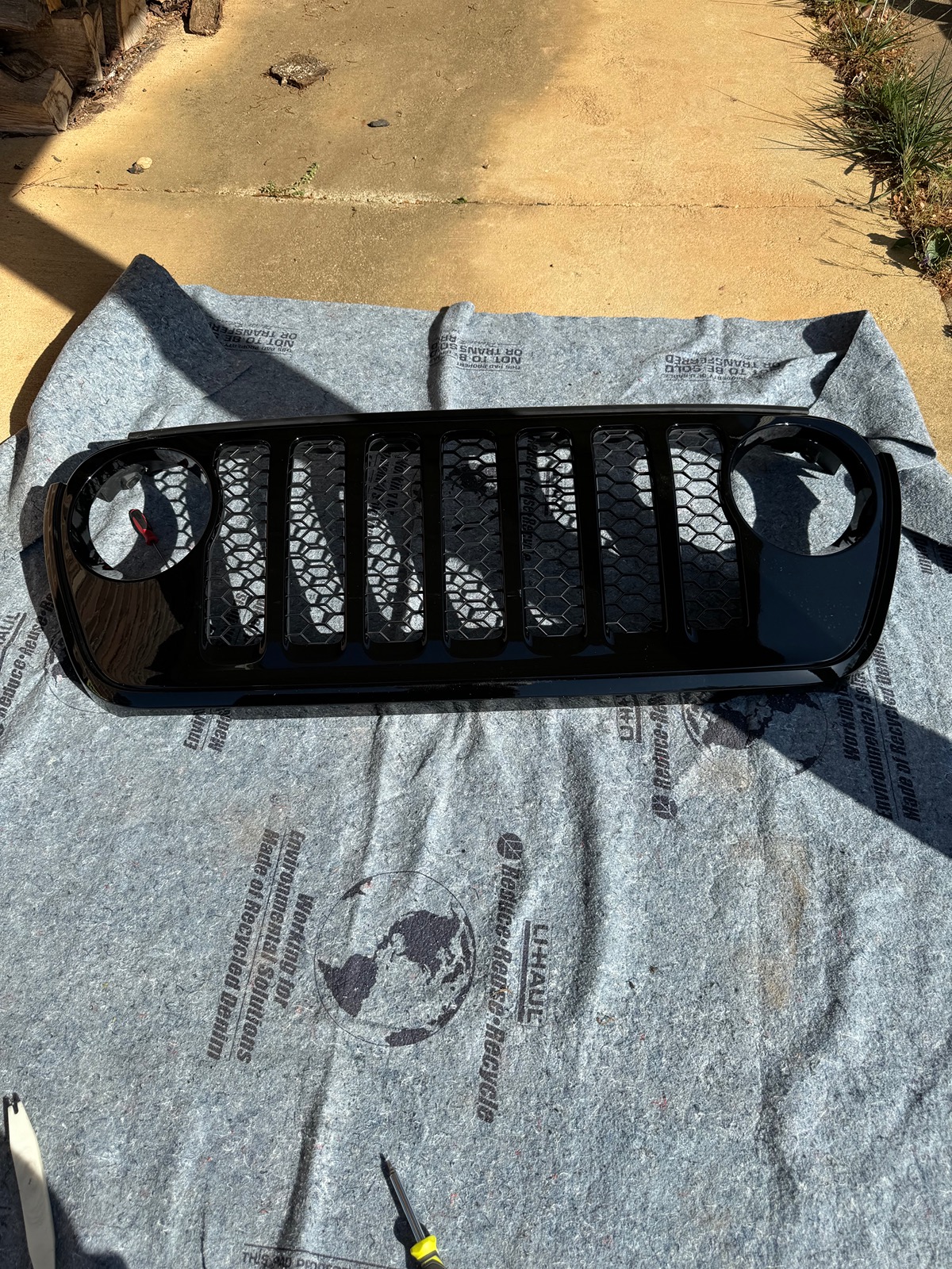 Jeep Gladiator Mopar satin black grill $150 IMG_1066