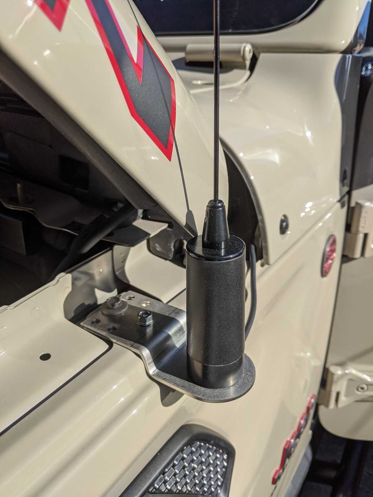 Jeep Wrangler JK Fender Mount NMO Antenna Bracket – Topsy Products