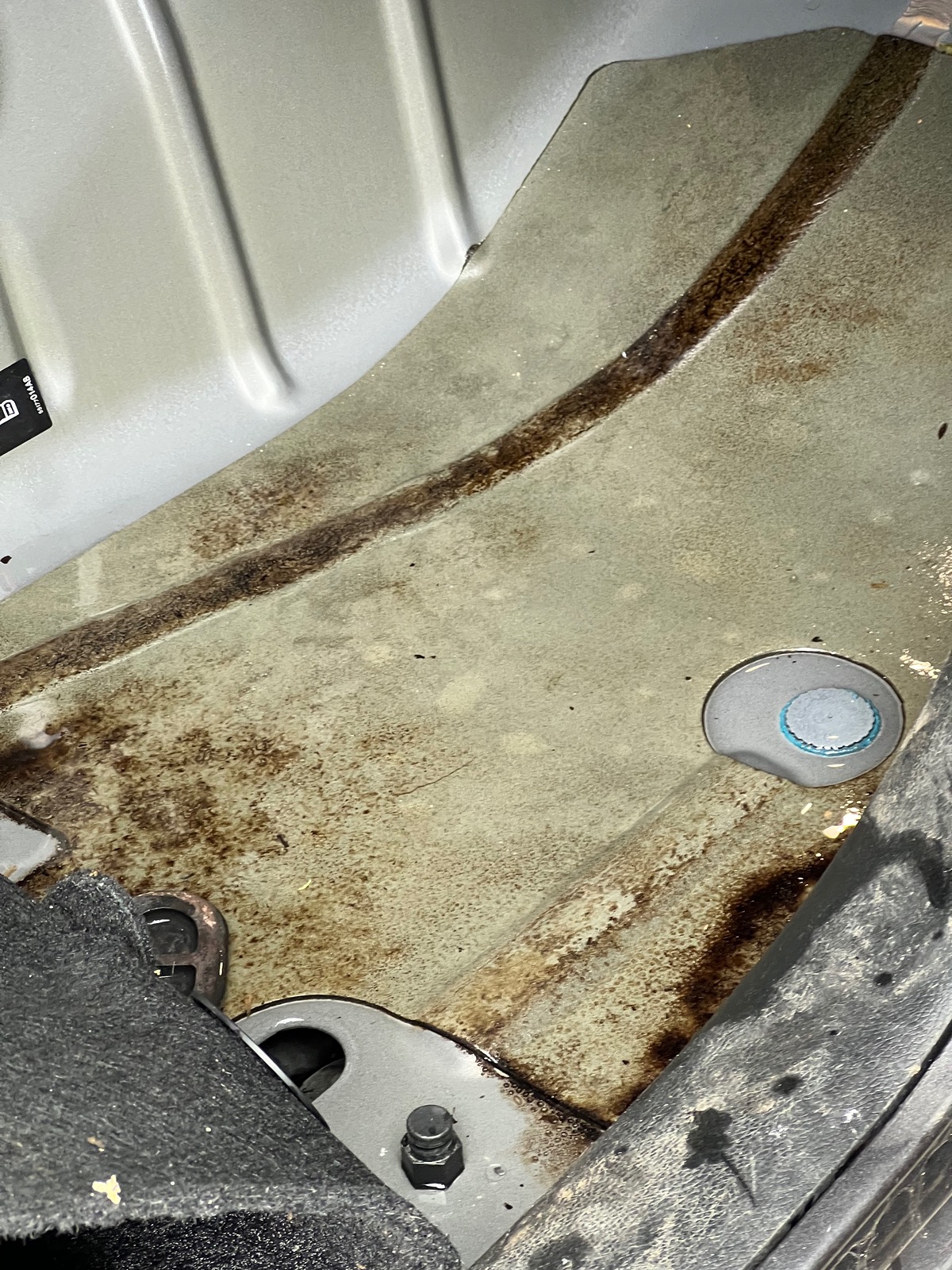 Jeep Gladiator Standing water underneath passenger floor mat? IMG_5995