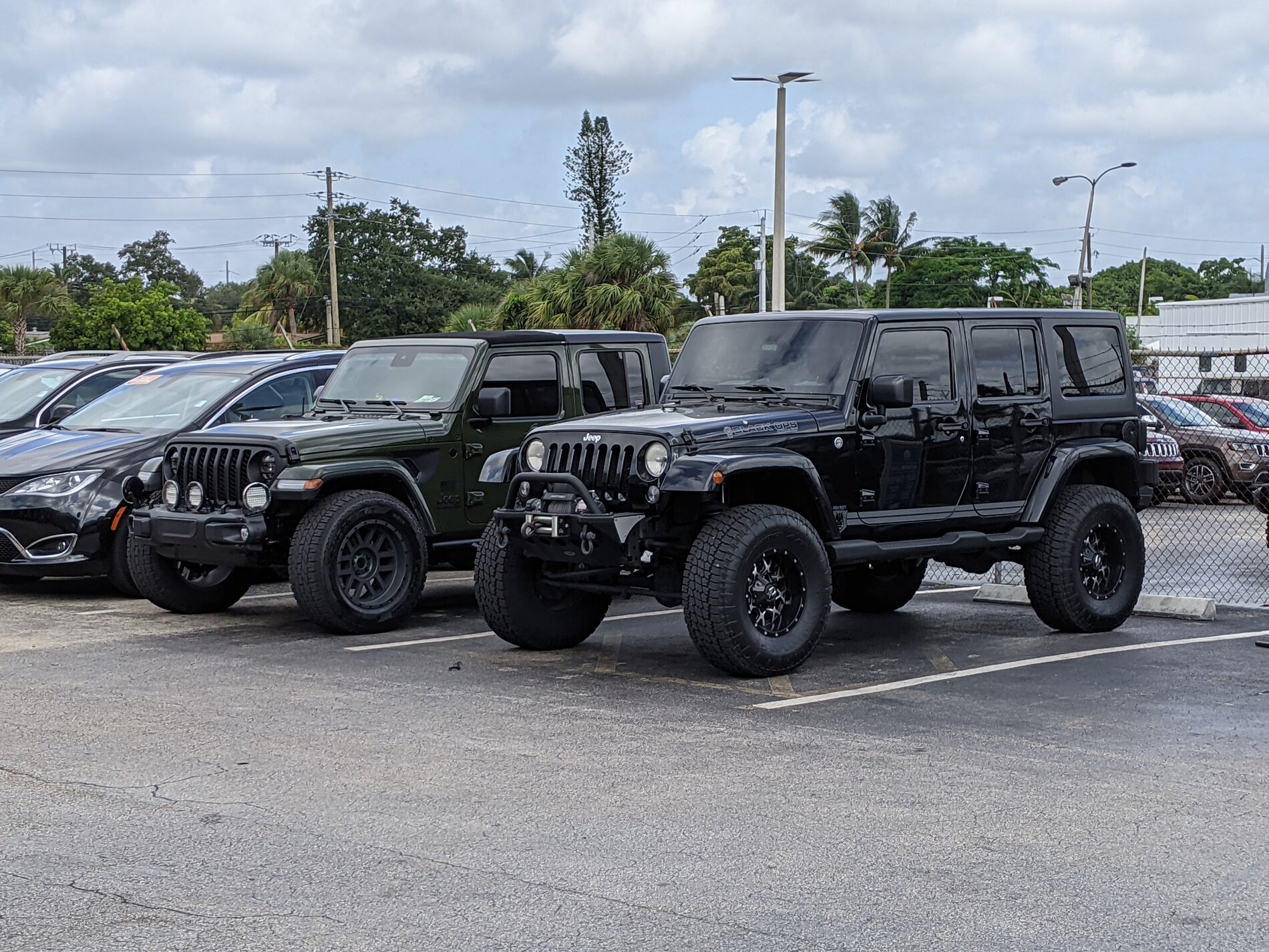Jeep Gladiator Jeeps Parking Next To Jeeps PXL_20210818_145232772