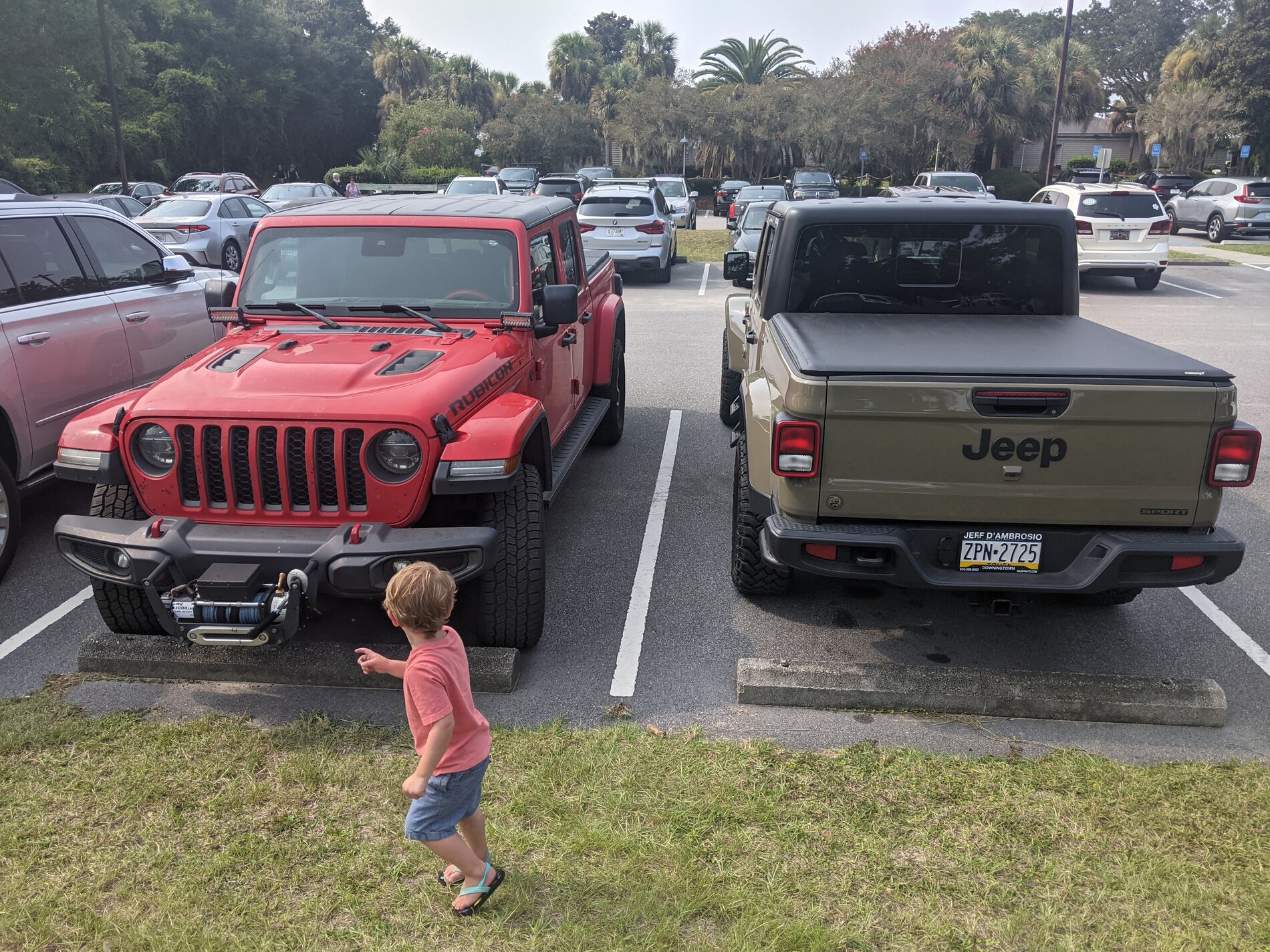 Jeep Gladiator Jeeps Parking Next To Jeeps PXL_20210912_194102504