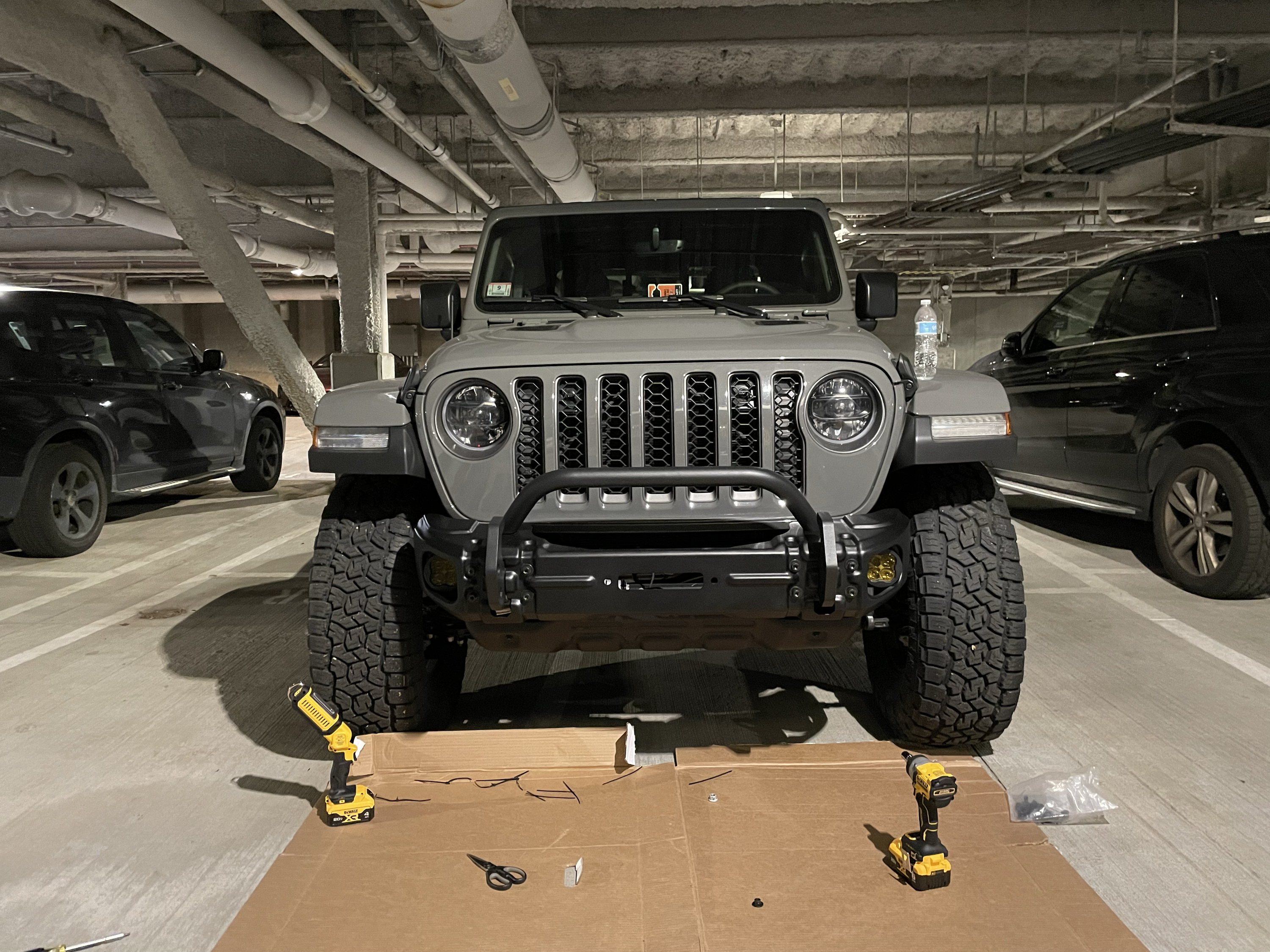 Jeep Gladiator 99% 𝗡𝗲𝘄 𝗥𝘂𝗴𝗴𝗲𝗱 𝗥𝗶𝗱𝗴𝗲 𝗔𝗿𝗰𝘂𝘀 𝗕𝘂𝗺𝗽𝗲𝗿. 𝗕𝗼𝘀𝘁𝗼𝗻 𝗮𝗿𝗲𝗮 𝗽𝗶𝗰𝗸 𝘂𝗽. tempImagedFifT3