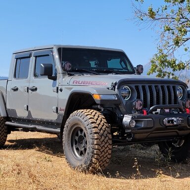 Anyone regretting your saddle/brown leather seats? Jeep Gladiator (JT