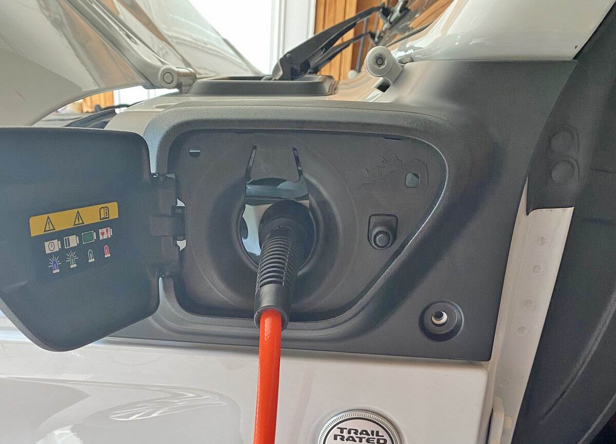 Wrangler 4XE charge port cowl repurposed for ARB onboard air